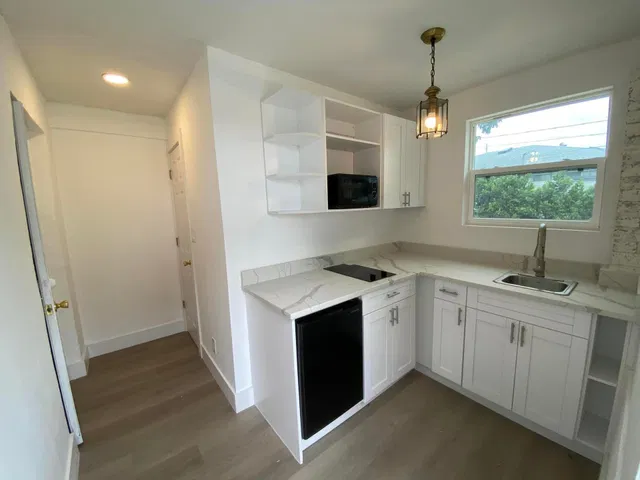 Unit C photo 3