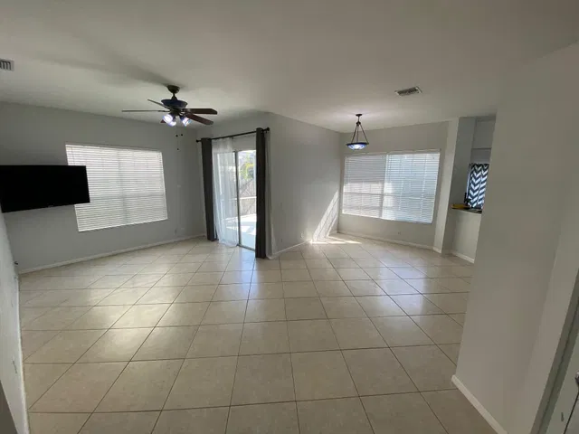 Residence photo 3