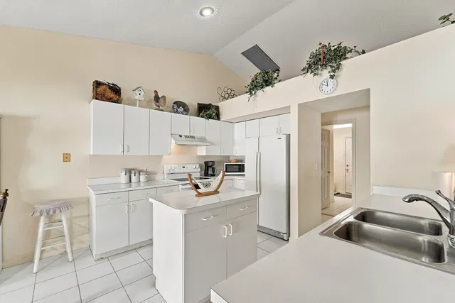 Residence photo 3