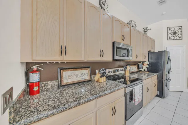 Residence photo 36