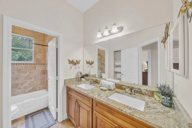 Residence photo 56