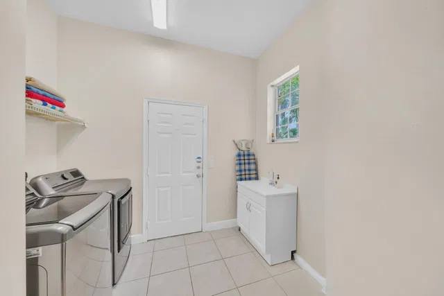 Residence photo 61