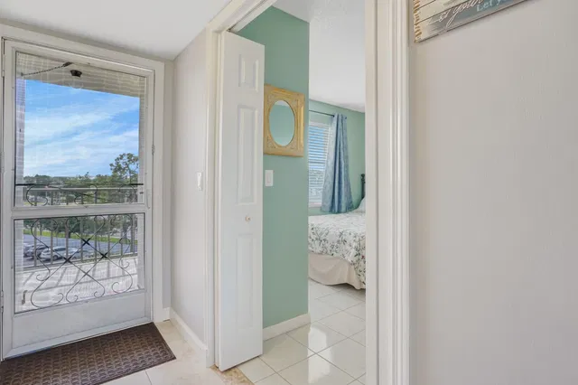 Unit 503 photo 5