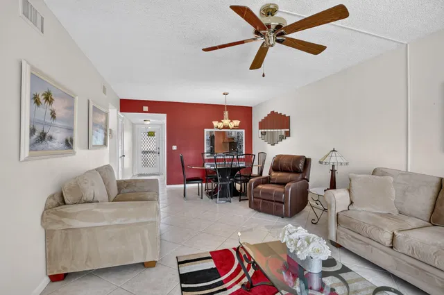 Unit 1438 photo 6