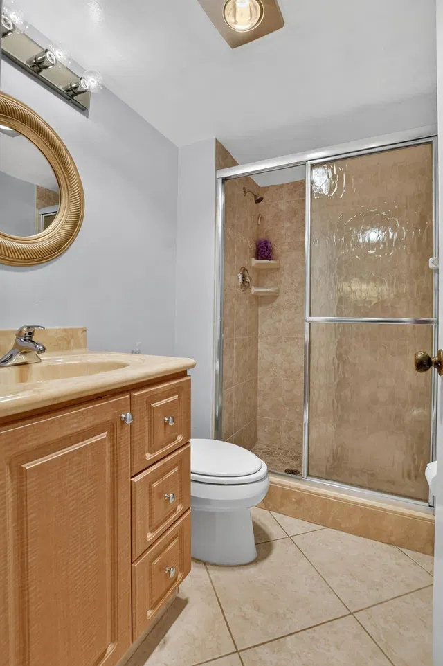 Unit 1438 photo 16