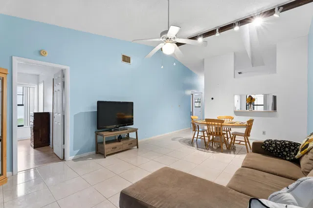 Unit 123H photo 12