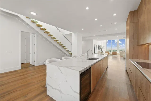 Nautilus 220 Unit 2406 photo 4