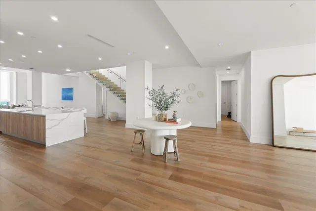Nautilus 220 Unit 2406 photo 6