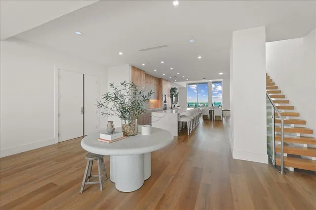 Nautilus 220 Unit 2406 photo 7