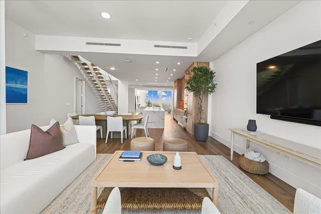 Nautilus 220 Unit 2406 photo 11
