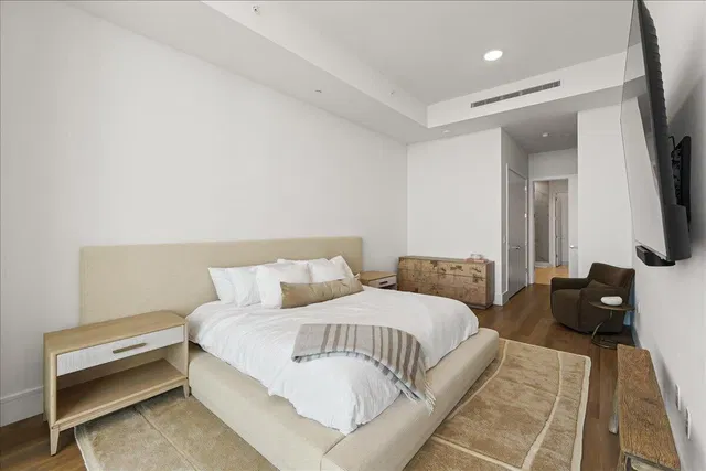 Nautilus 220 Unit 2406 photo 13