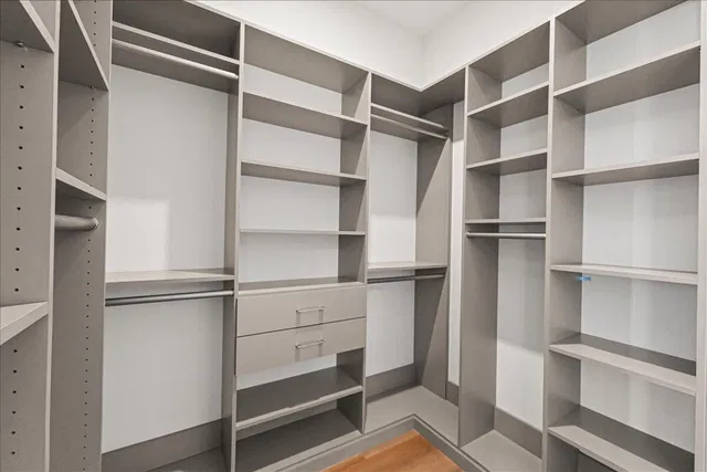 Nautilus 220 Unit 2406 photo 17