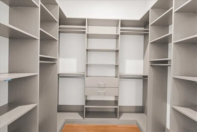 Nautilus 220 Unit 2406 photo 18