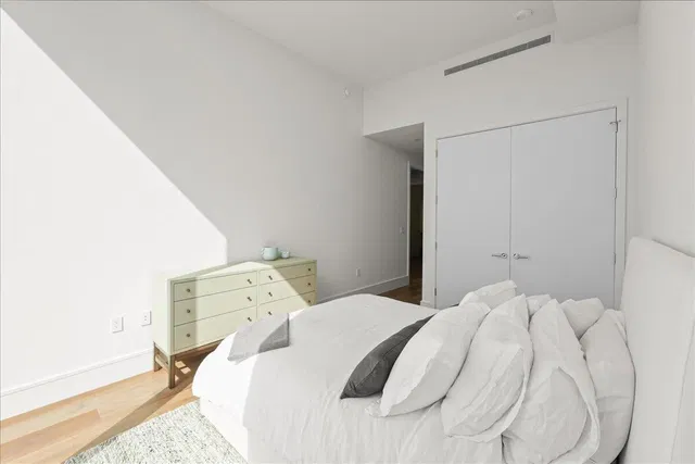 Nautilus 220 Unit 2406 photo 20