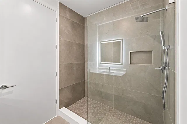 Nautilus 220 Unit 2406 photo 22