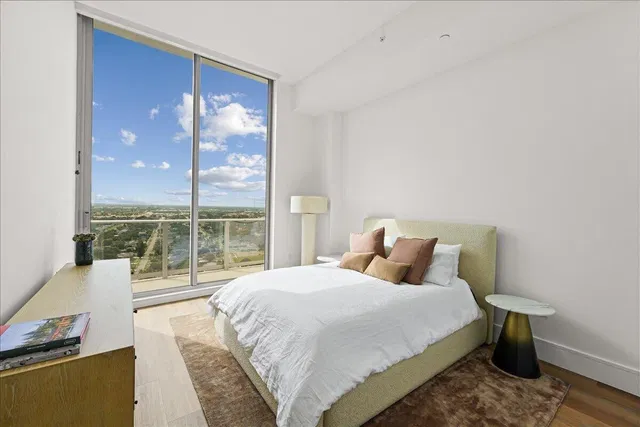 Nautilus 220 Unit 2406 photo 23