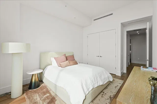 Nautilus 220 Unit 2406 photo 24