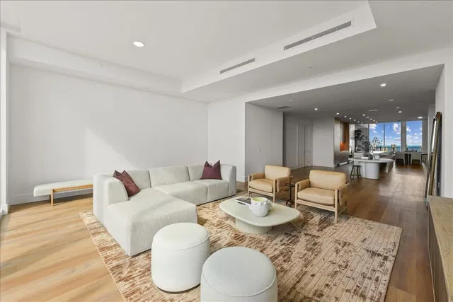Nautilus 220 Unit 2406 photo 27