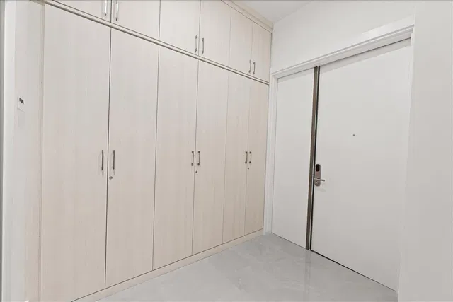 Nautilus 220 Unit 2406 photo 36