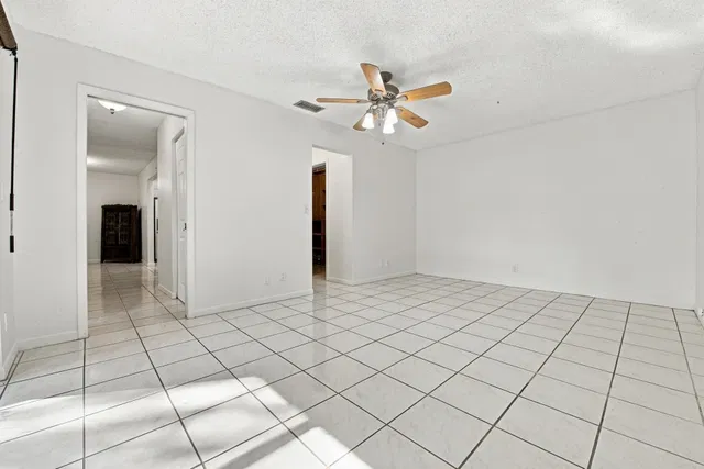 Unit C photo 15