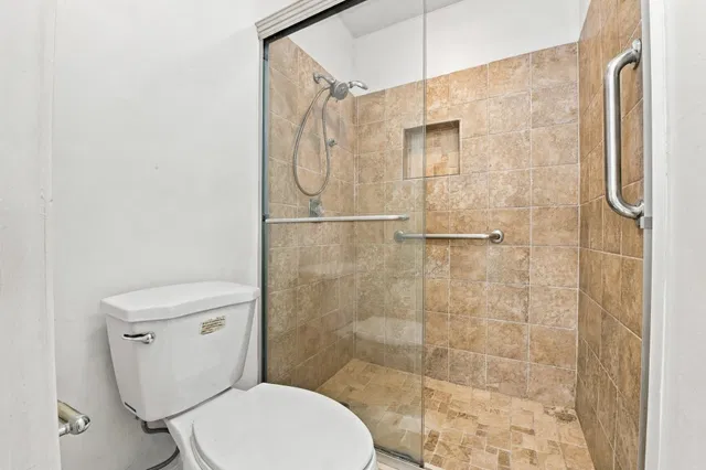 Unit C photo 20