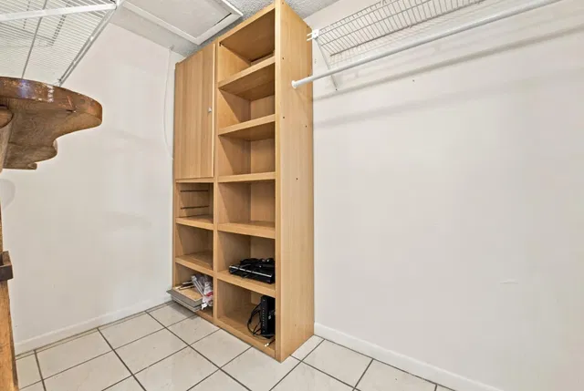 Unit C photo 21