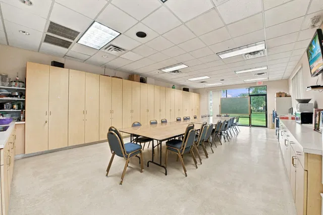 Unit C photo 37