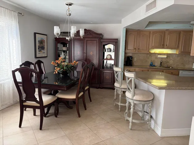 Residence photo 5