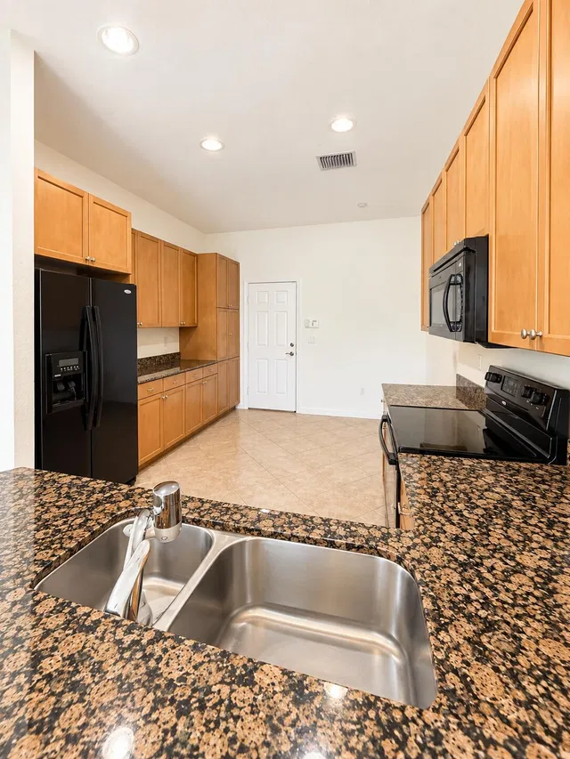 Residence photo 3