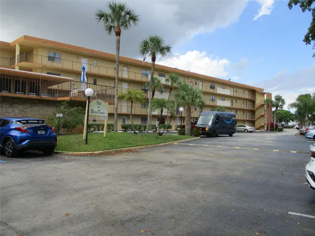 Unit 312 photo 2
