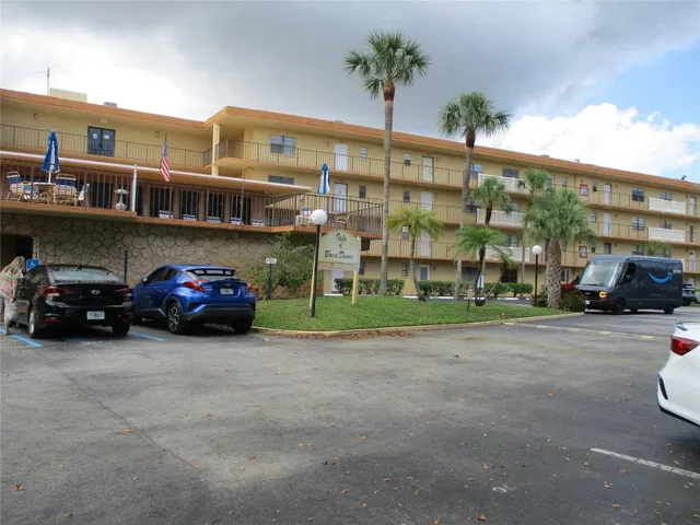 Unit 312 photo 3