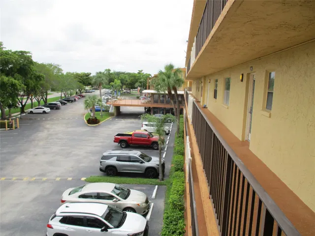 Unit 312 photo 4