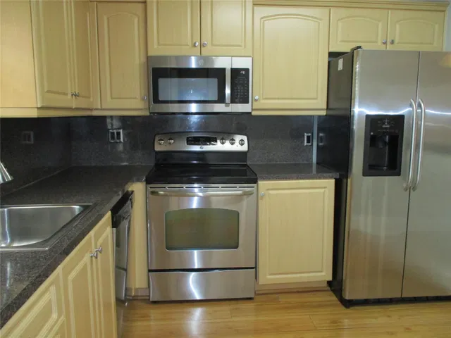 Unit 312 photo 8