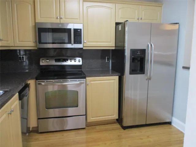Unit 312 photo 9