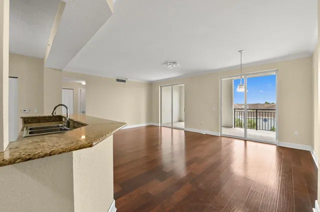 Renaissance Commons I Unit 2517 photo 5
