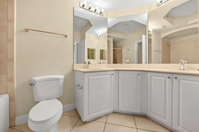 Renaissance Commons I Unit 2517 photo 8