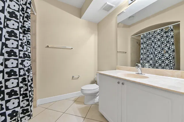 Renaissance Commons I Unit 2517 photo 15