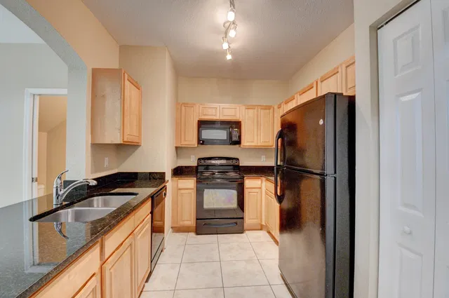 Residence photo 2