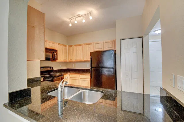 Residence photo 3