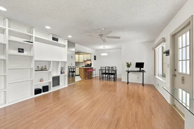 Unit C-2 photo 5
