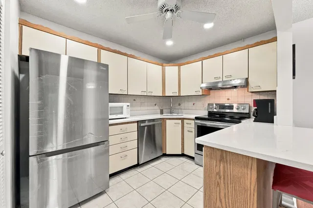 Unit C-2 photo 8