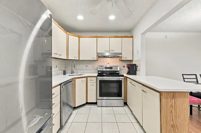 Unit C-2 photo 9