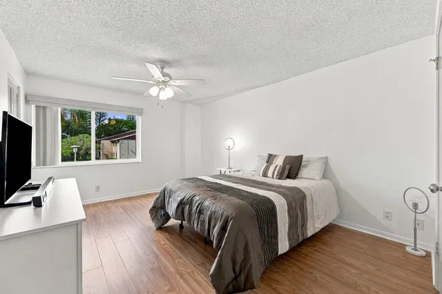 Unit C-2 photo 13