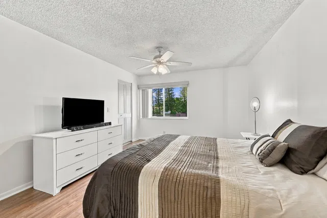 Unit C-2 photo 14