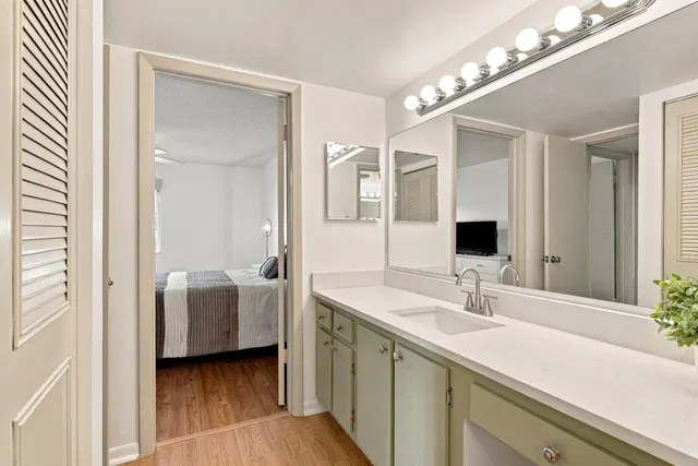 Unit C-2 photo 16
