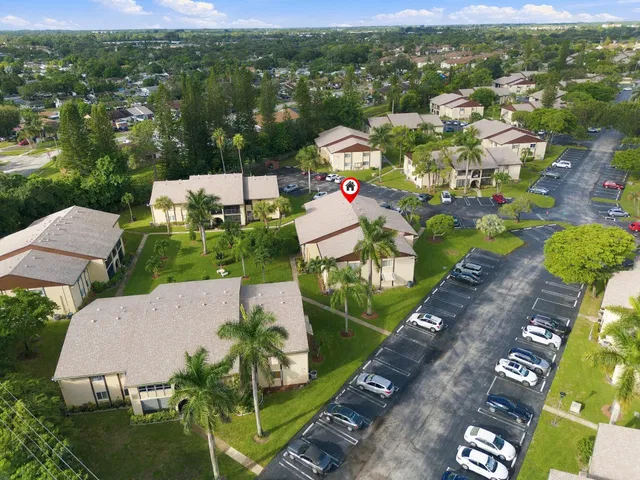 Unit C-2 photo 32