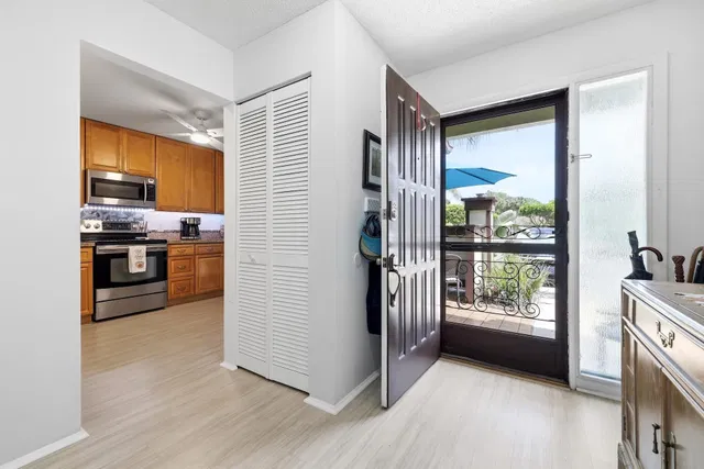 Residence photo 3