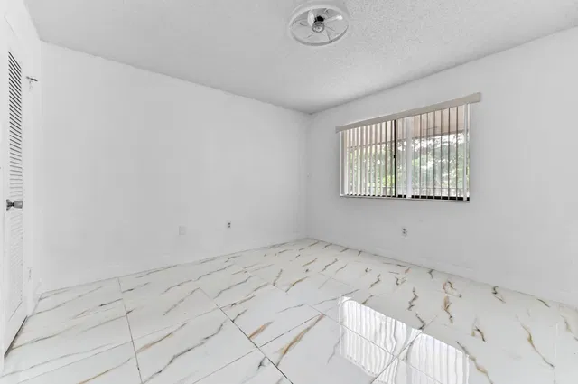 Unit 307 photo 11