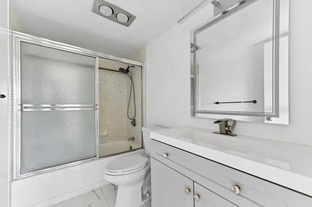 Unit 307 photo 16