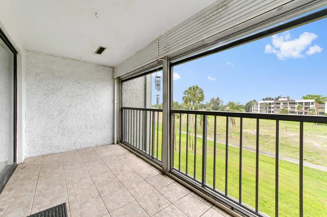 Unit 307 photo 18